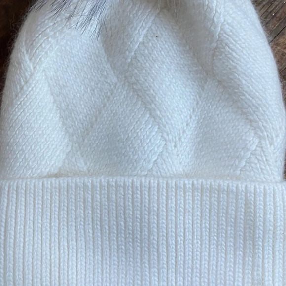 NWT Anthropologie Ivory Faux Fur Pom  Cuff Beanie